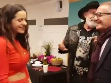 La reacción de Rosalía al encontrarse con el ministro de Cultura: "¿Quién es?" La reacción de Rosalía al encontrarse con el ministro de Cultura: "¿Quién es?"