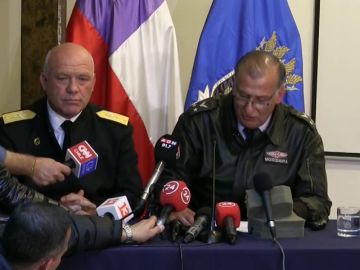 Encuentran restos humanos en la zona donde desapareció el avión militar chileno Encuentran restos humanos en la zona donde desapareció el avión militar chileno