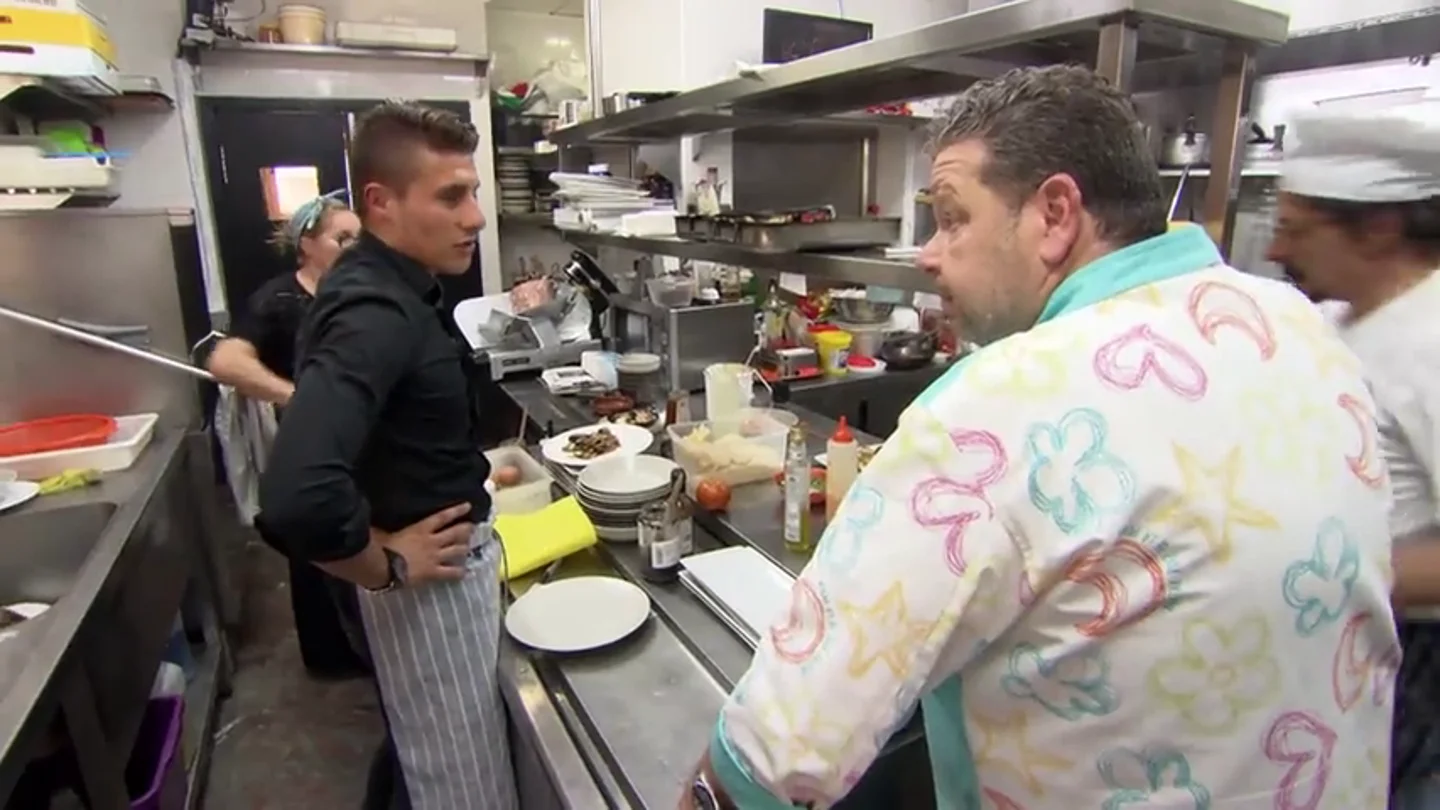Chicote explota ante el ego de Salvo: "Me está poniendo en un punto que si su padre no le tira la sartén igual se la tiro yo" Chicote explota ante el ego de Salvo: "Me está poniendo en un punto que si su padre no le tira la sartén igual se la tiro yo"