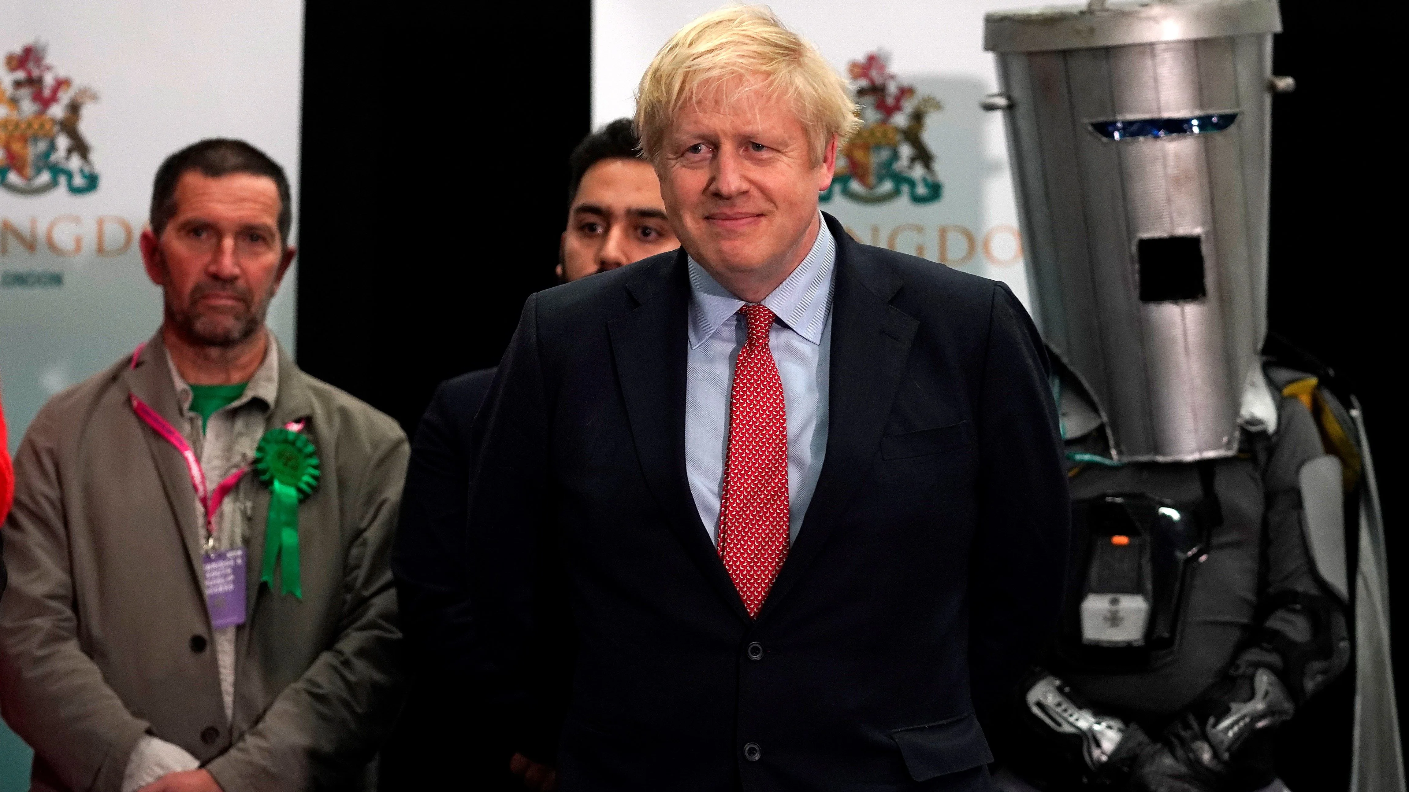 Boris Johnson hablando tras conocer los resultados de las encuestas a pie de urna