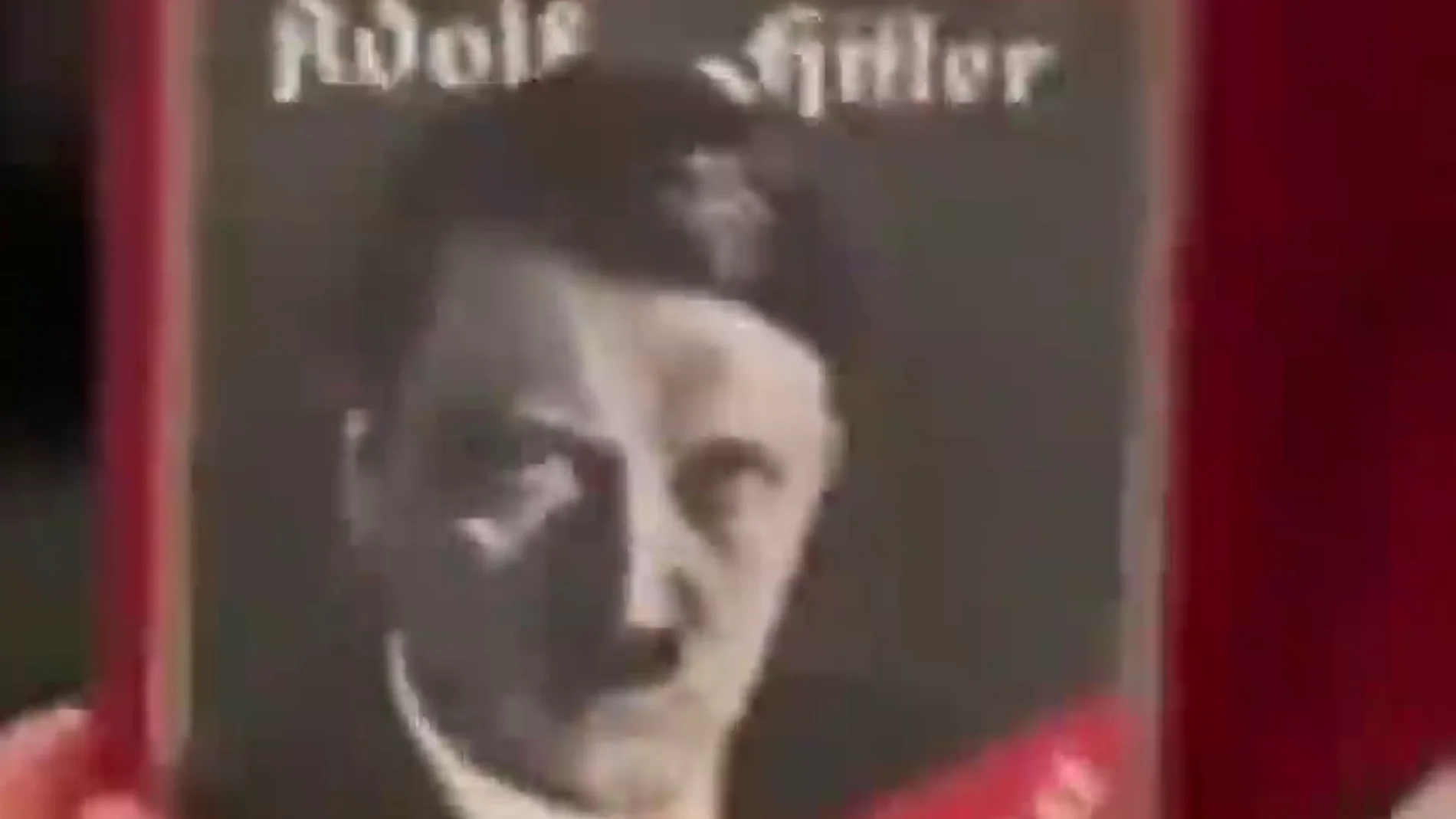 La confusión de un abuelo al regalar a su nieto el 'Mein Kampf' de Hitler en vez del videojuego 'Minecraft'