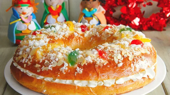 Roscón de Reyes con nata Roscón de Reyes con nata