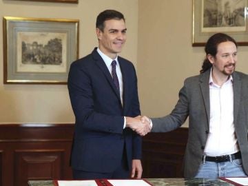 Al Rojo Vivo (26-12-19) Iglesias y Sánchez se reúnen una vez a la semana para cerrar las medidas más polémicas de su acuerdo Al Rojo Vivo (26-12-19) Iglesias y Sánchez se reúnen una vez a la semana para cerrar las medidas más polémicas de su acuerdo