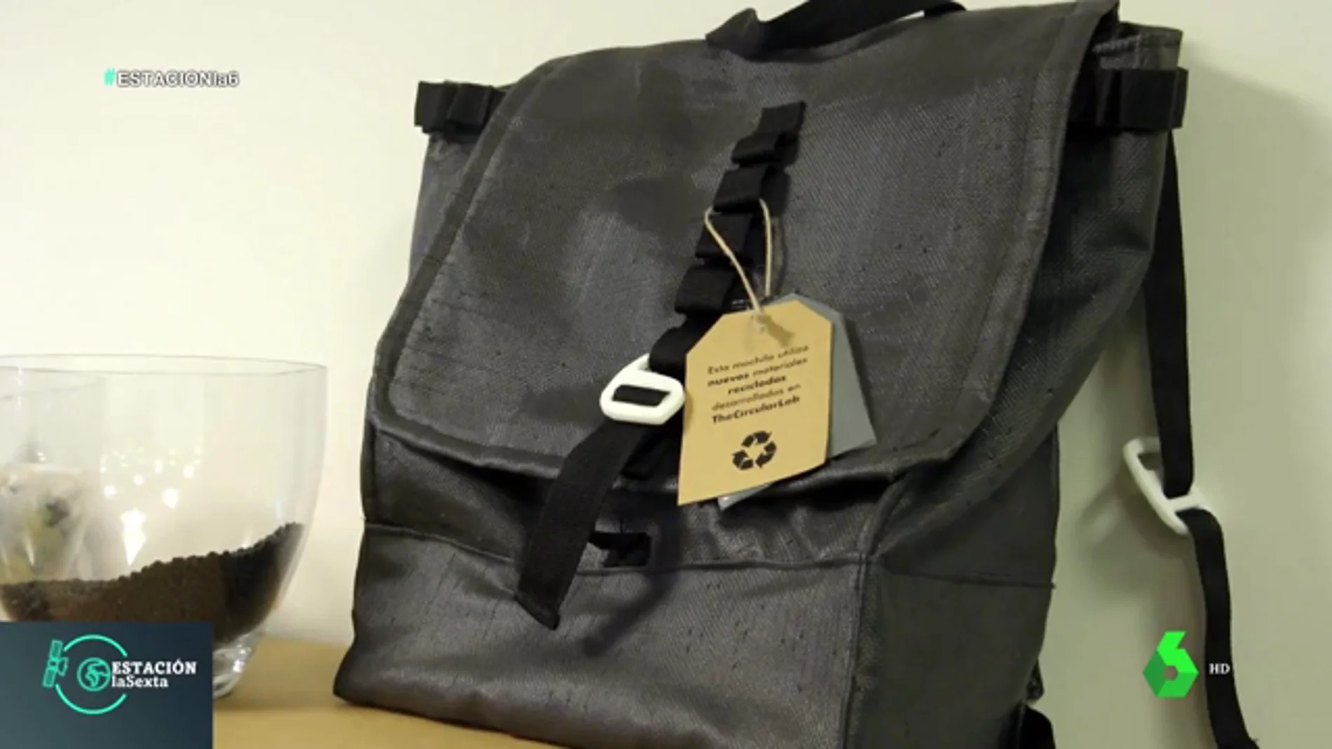 Botellas de plástico convertidas en mochilas o zapatos: así evoluciona el I+D+i del reciclaje