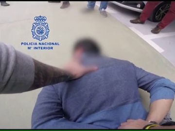 Graban la detención de tres narcotraficantes cuando pasaban 700 kilos de cocaína en Alcalá de Henares Graban la detención de tres narcotraficantes cuando pasaban 700 kilos de cocaína en Alcalá de Henares
