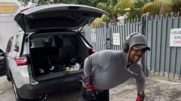 Verdasco tira de su coche en un entrenamiento