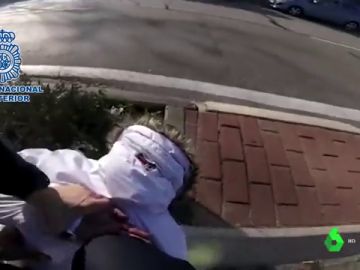 Detienen al ladrón de una furgoneta llena de regalos tras 45 minutos de una espectacular persecución Detienen al ladrón de una furgoneta llena de regalos tras 45 minutos de una espectacular persecución