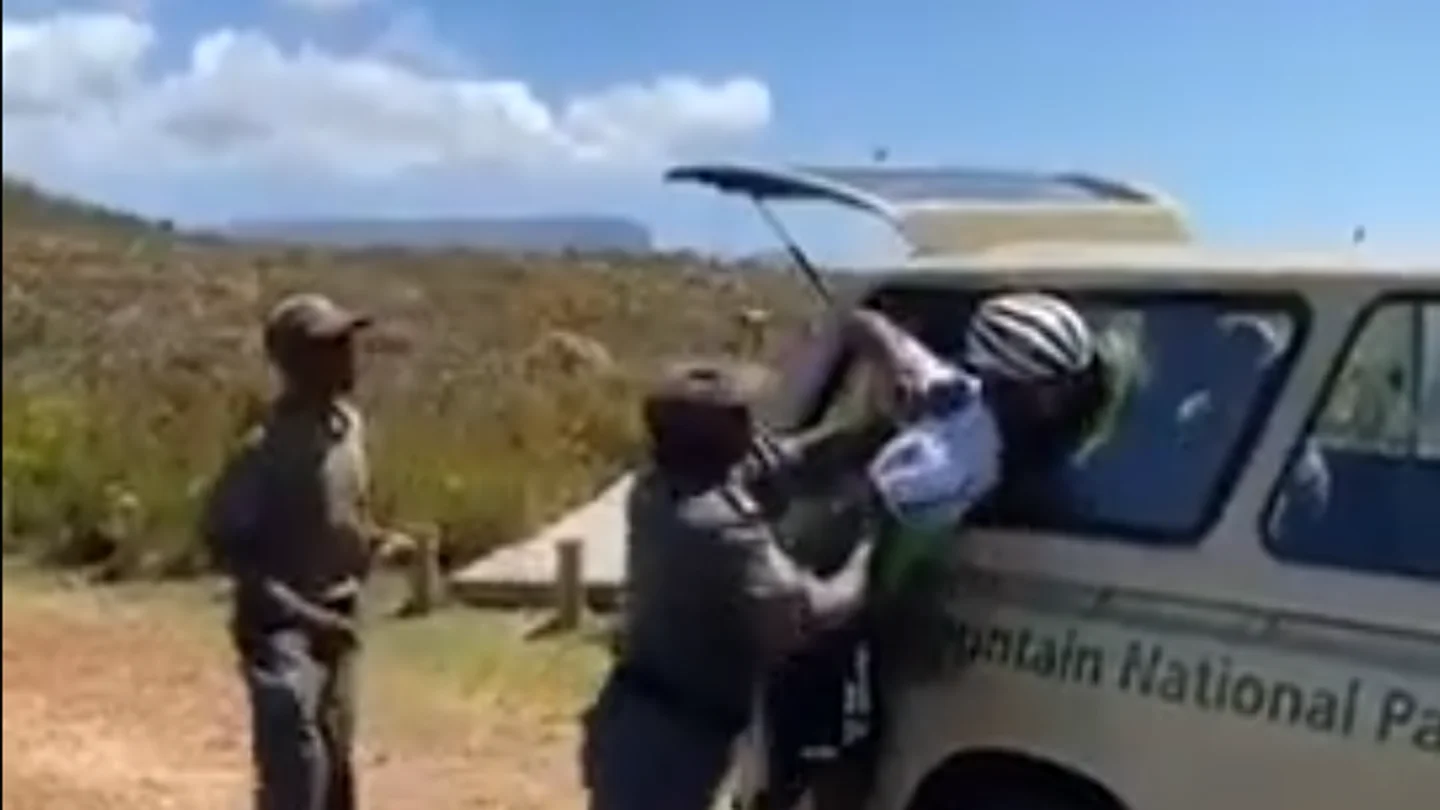 El ciclista Nic Dlamini, detenido en Ciudad del Cabo El ciclista Nic Dlamini, detenido en Ciudad del Cabo