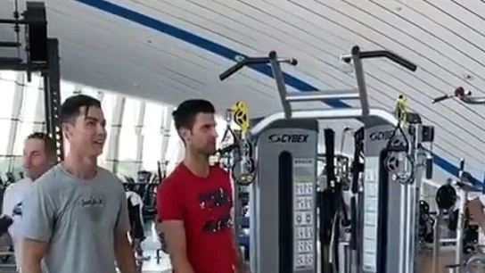 Cristiano Ronaldo y Novak Djokovic entrenando en Dubai Cristiano Ronaldo y Novak Djokovic entrenando en Dubai