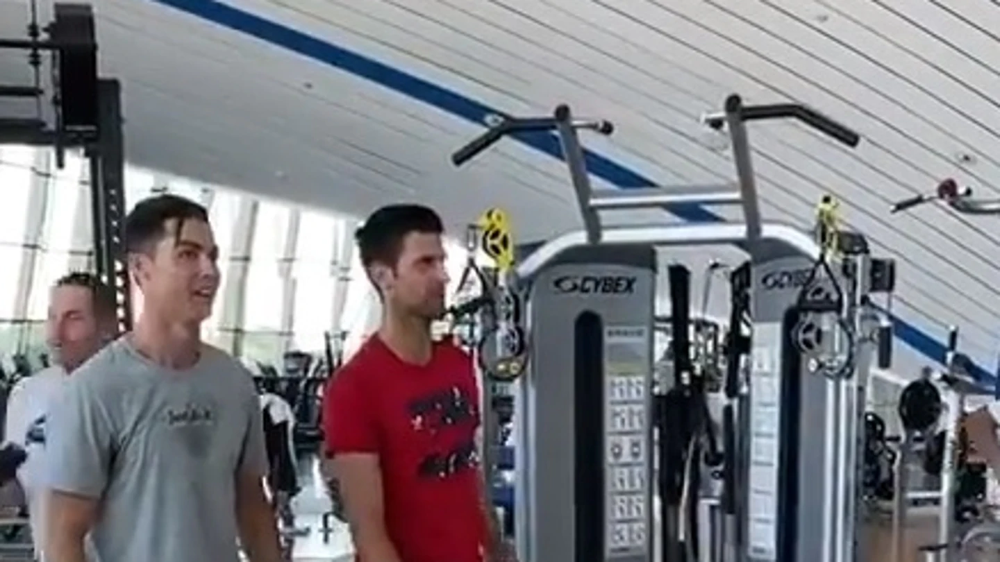 Cristiano Ronaldo y Novak Djokovic entrenando en Dubai Cristiano Ronaldo y Novak Djokovic entrenando en Dubai