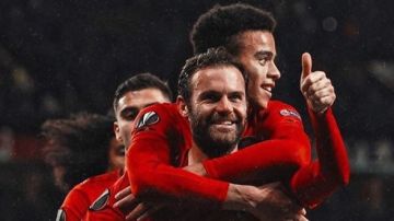 Mata celebra un gol con el Manchester United