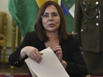La canciller interina boliviana, Karen Longaric, durante una rueda de prensa en La Paz (Bolivia) La canciller interina boliviana, Karen Longaric, durante una rueda de prensa en La Paz (Bolivia)