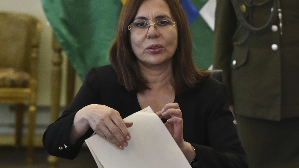 La canciller interina boliviana, Karen Longaric, durante una rueda de prensa en La Paz (Bolivia)