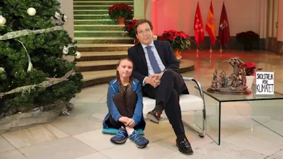 Imagen del montaje en el que aparecen Almeida y Greta Thunberg