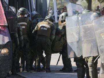 Imagen de policías durante las protestas en Chile Imagen de policías durante las protestas en Chile