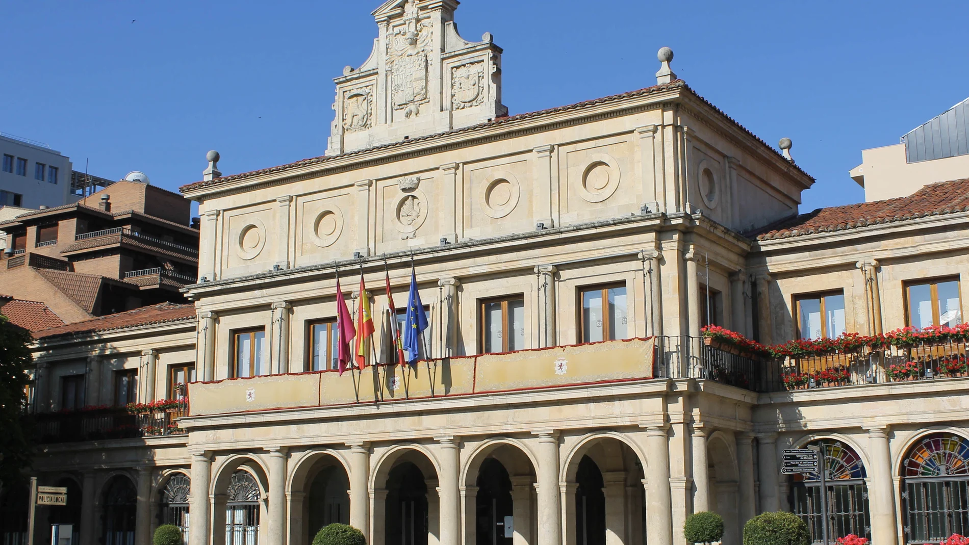 Imagen de archivo de la fachada del Ayuntamiento de León