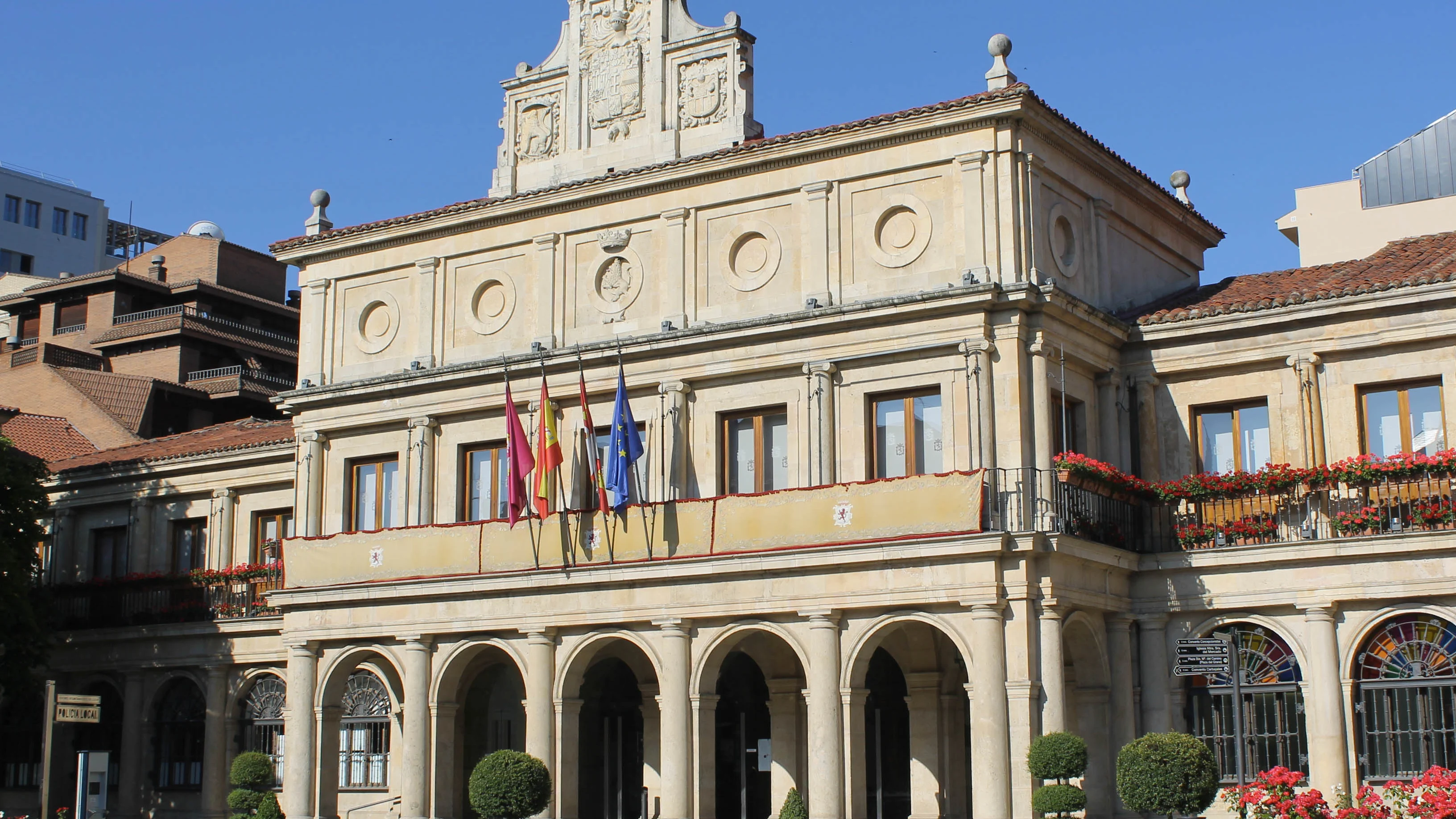 Imagen de archivo de la fachada del Ayuntamiento de León