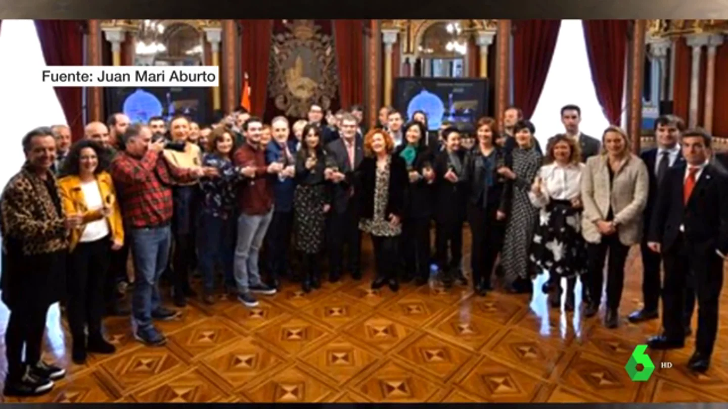 Imagen del brindis navideño en el último pleno del año en Bilbao Imagen del brindis navideño en el último pleno del año en Bilbao