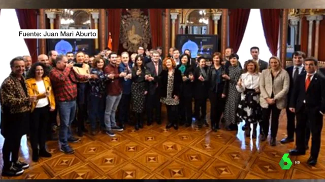 Imagen del brindis navideño en el último pleno del año en Bilbao