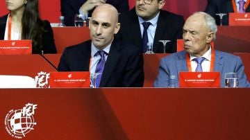 Rubiales junto al vicepresidente de la Real Federación Española de Fútbol (RFEF), Antonio Suárez Santana