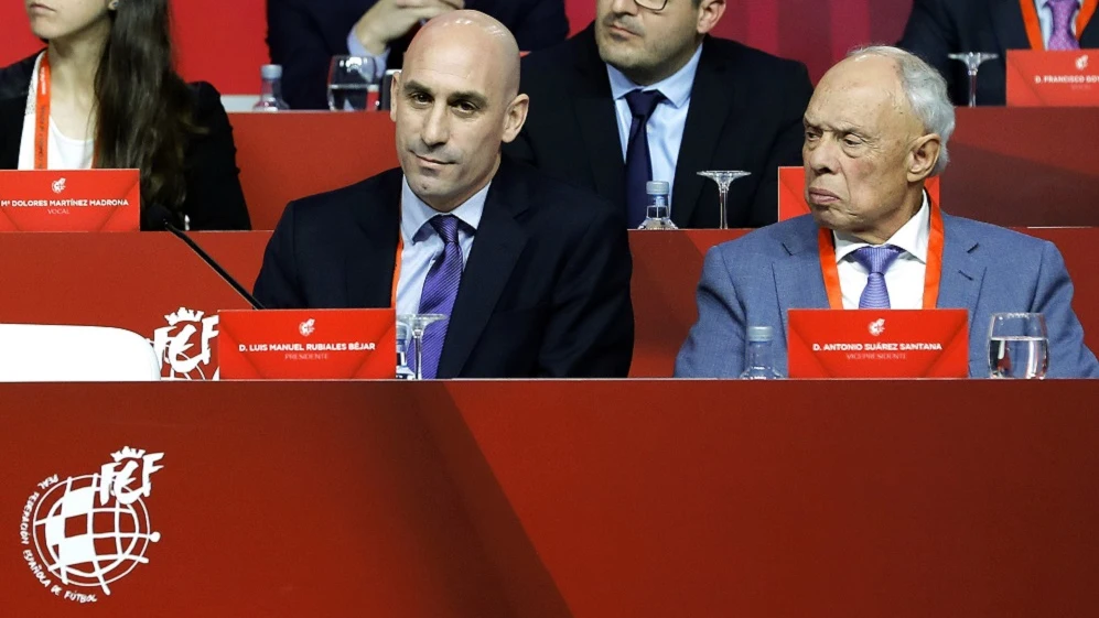 Rubiales junto al vicepresidente de la Real Federación Española de Fútbol (RFEF), Antonio Suárez Santana