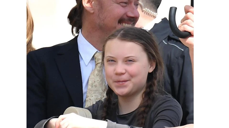 Greta Thunberg junto a su padre, Svante Thunberg