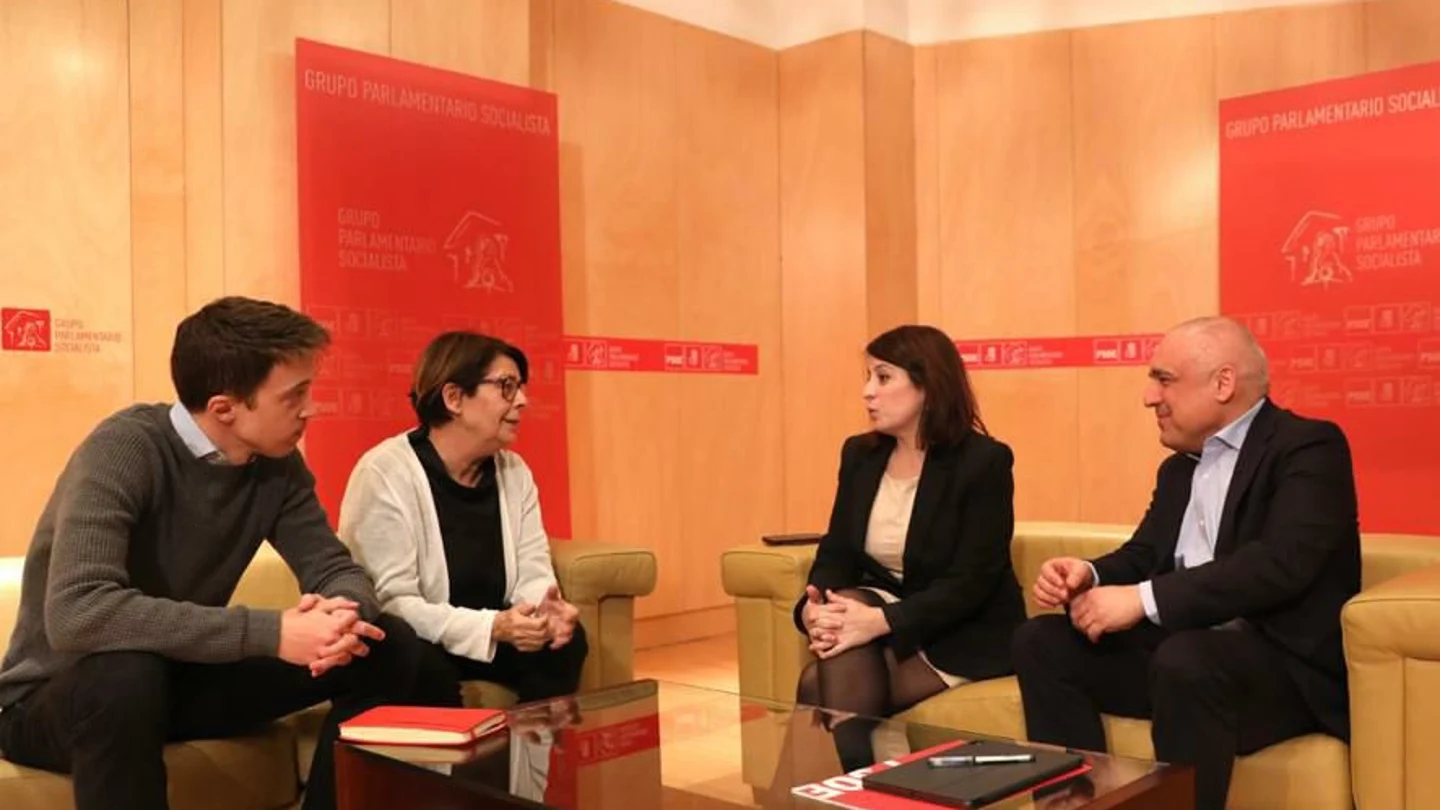 Errejón y Sabanés se reúnen con Lastra y Simancas en el Congreso Errejón y Sabanés se reúnen con Lastra y Simancas en el Congreso