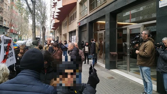 Imagen de los CDR ante la sede de ERC Imagen de los CDR ante la sede de ERC