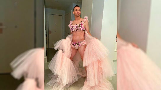 Dabiz Mu&ntilde;oz se prueba el vestido de Cristina Pedroche