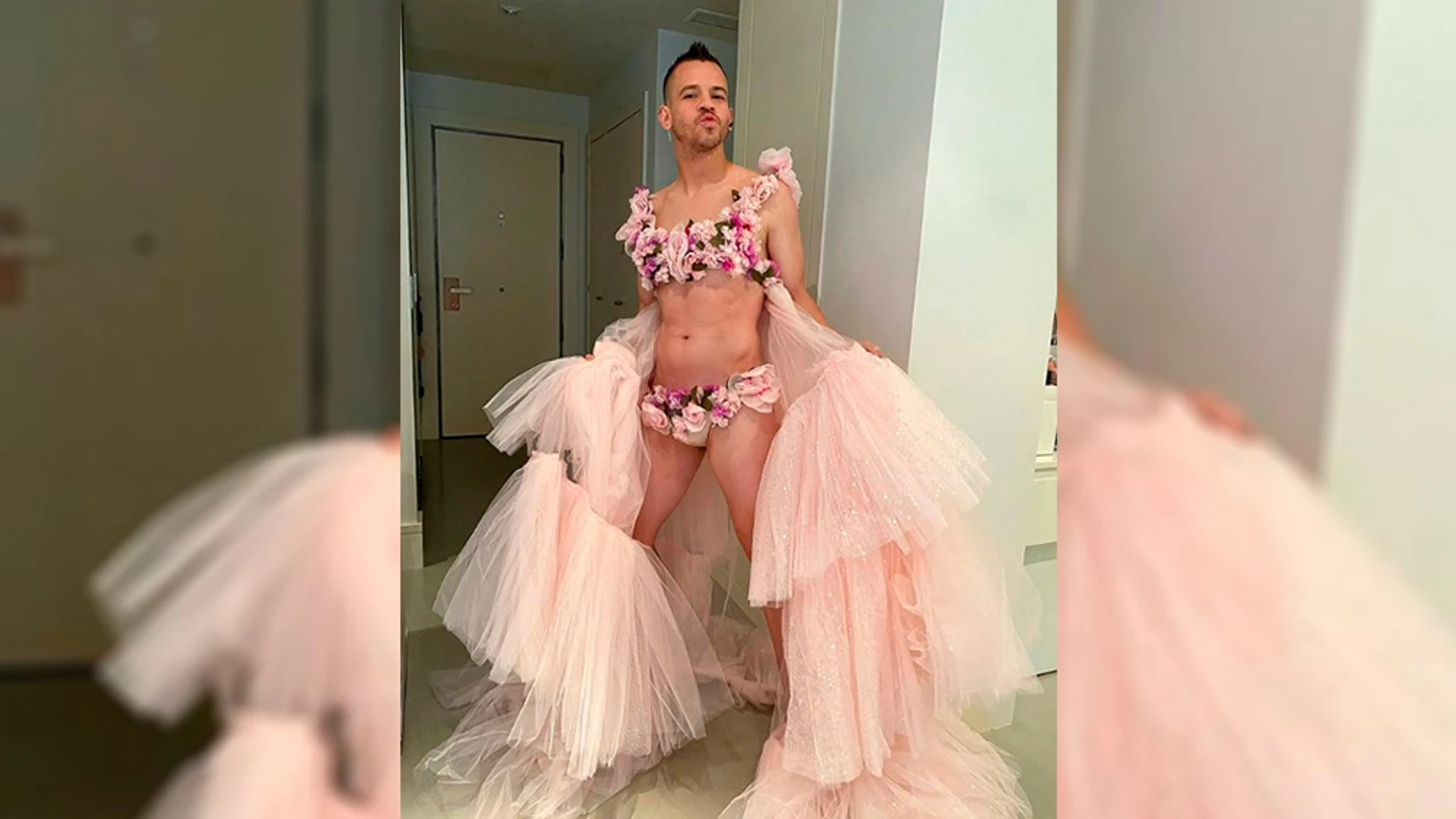 Dabiz Muñoz se prueba el vestido de Cristina Pedroche Dabiz Muñoz se prueba el vestido de Cristina Pedroche