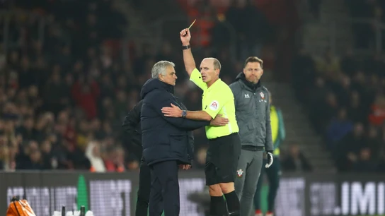 Tarjeta amarilla para Jose Mourinho Tarjeta amarilla para Jose Mourinho