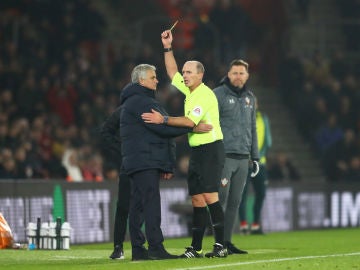 Tarjeta amarilla para Jose Mourinho Tarjeta amarilla para Jose Mourinho
