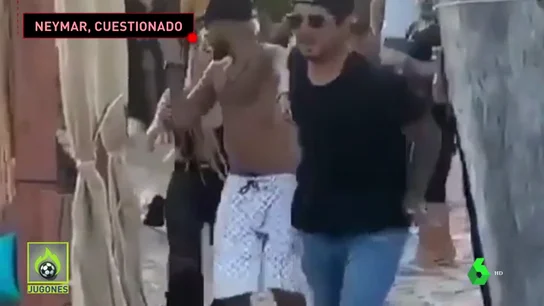 Francia se indigna ante la 'barriga' de Neymar tras las vacaciones de navidad Francia se indigna ante la 'barriga' de Neymar tras las vacaciones de navidad