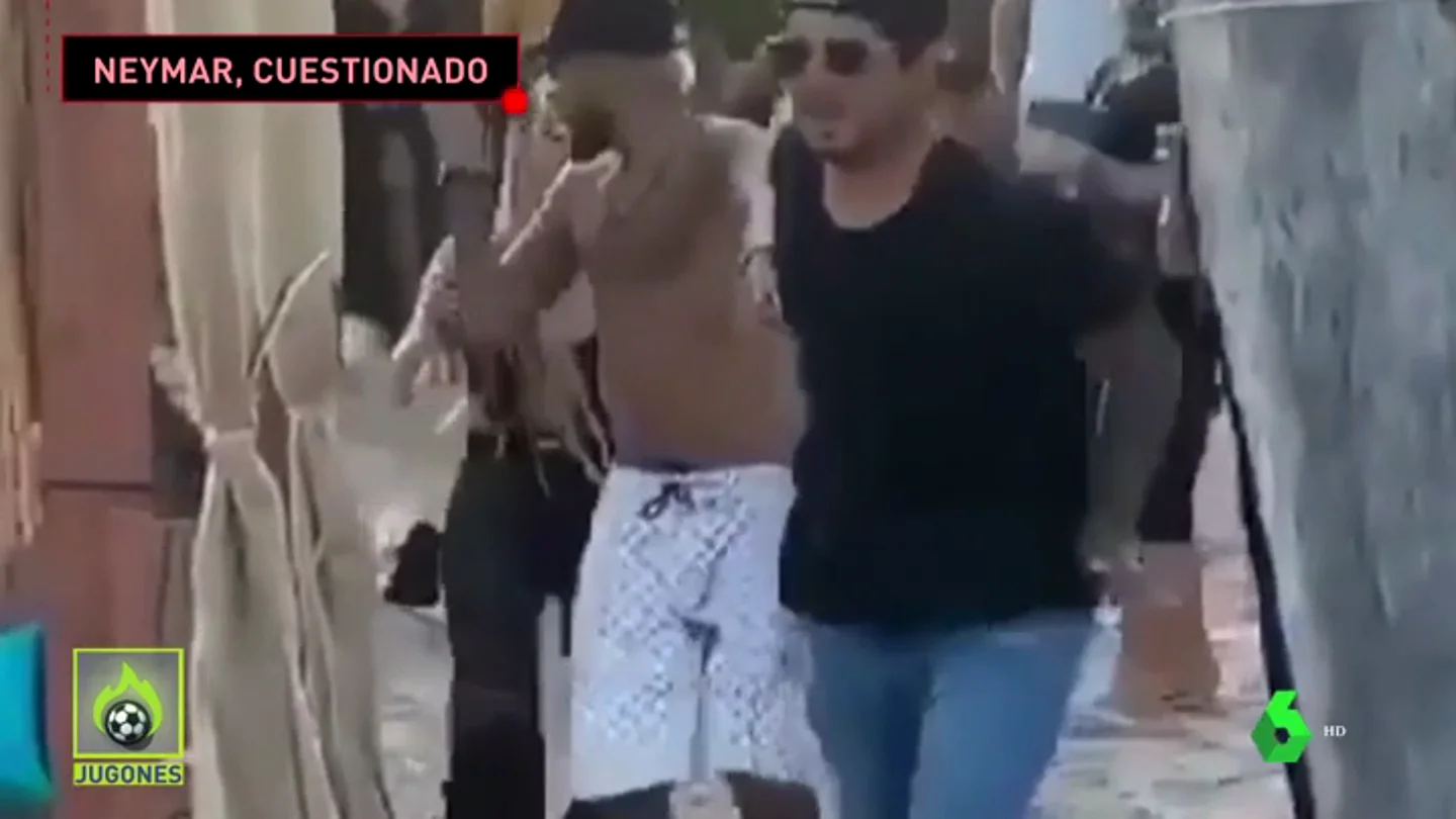Francia se indigna ante la 'barriga' de Neymar tras las vacaciones de navidad Francia se indigna ante la 'barriga' de Neymar tras las vacaciones de navidad