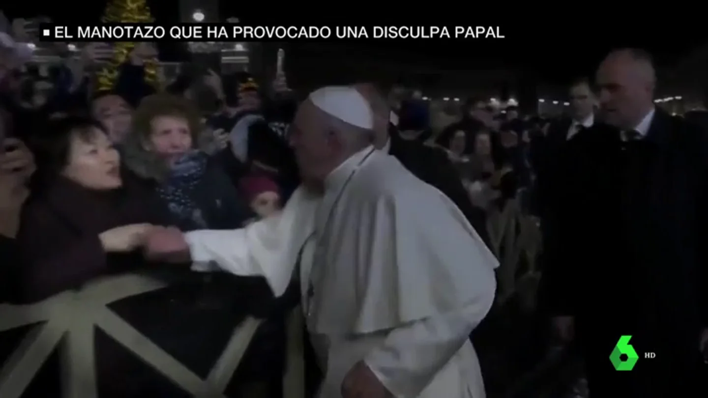 Manotazo que ha provocado una disculpa papal Manotazo que ha provocado una disculpa papal