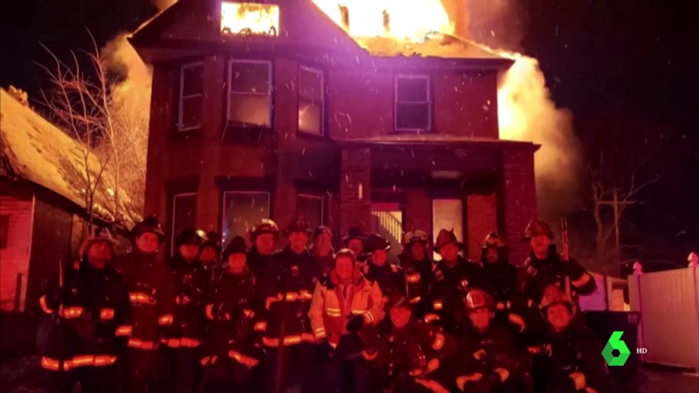 Polémica imagen de los bomberos de Detroit Polémica imagen de los bomberos de Detroit