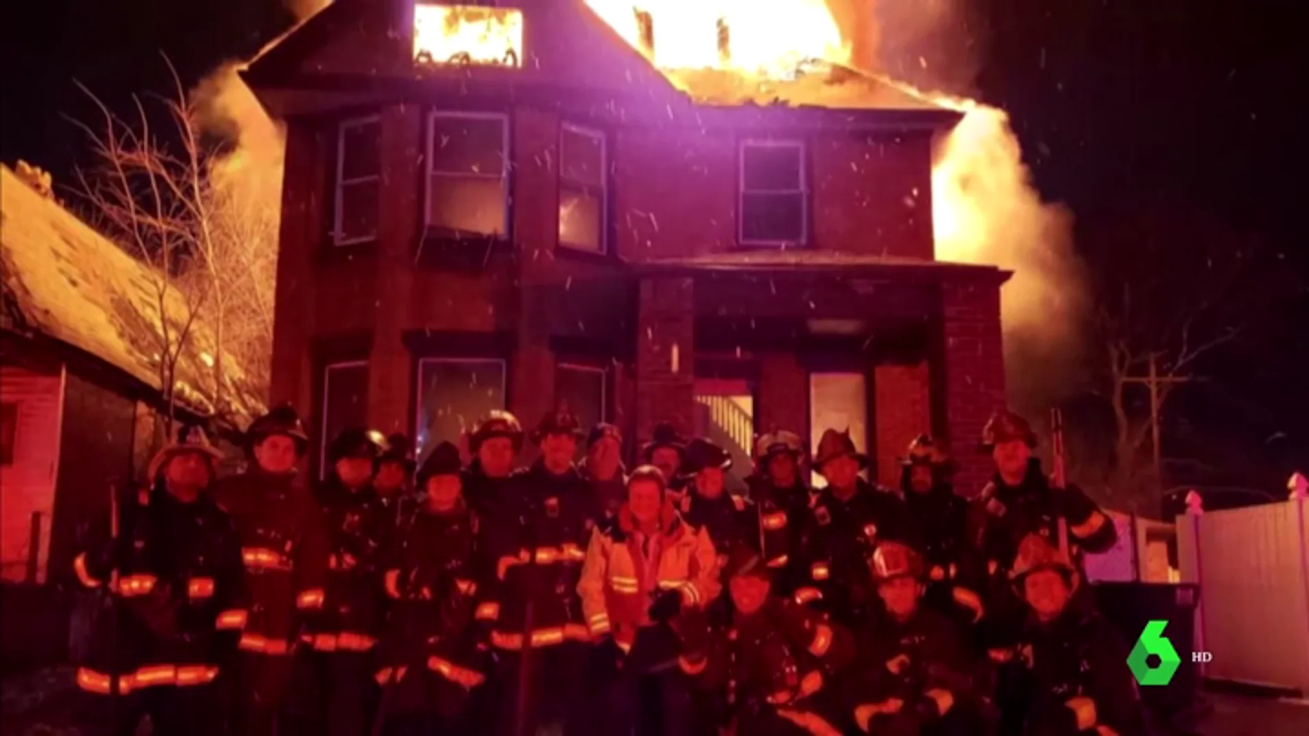 Polémica imagen de los bomberos de Detroit