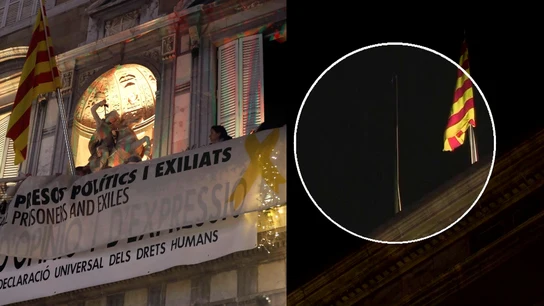 Arrian la bandera de España en la Generalitat y colocan el cartel por el que Torra fue inhabilitado Arrian la bandera de España en la Generalitat y colocan el cartel por el que Torra fue inhabilitado