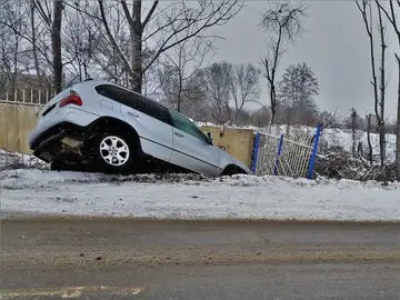 Un coche accidentado Un coche accidentado