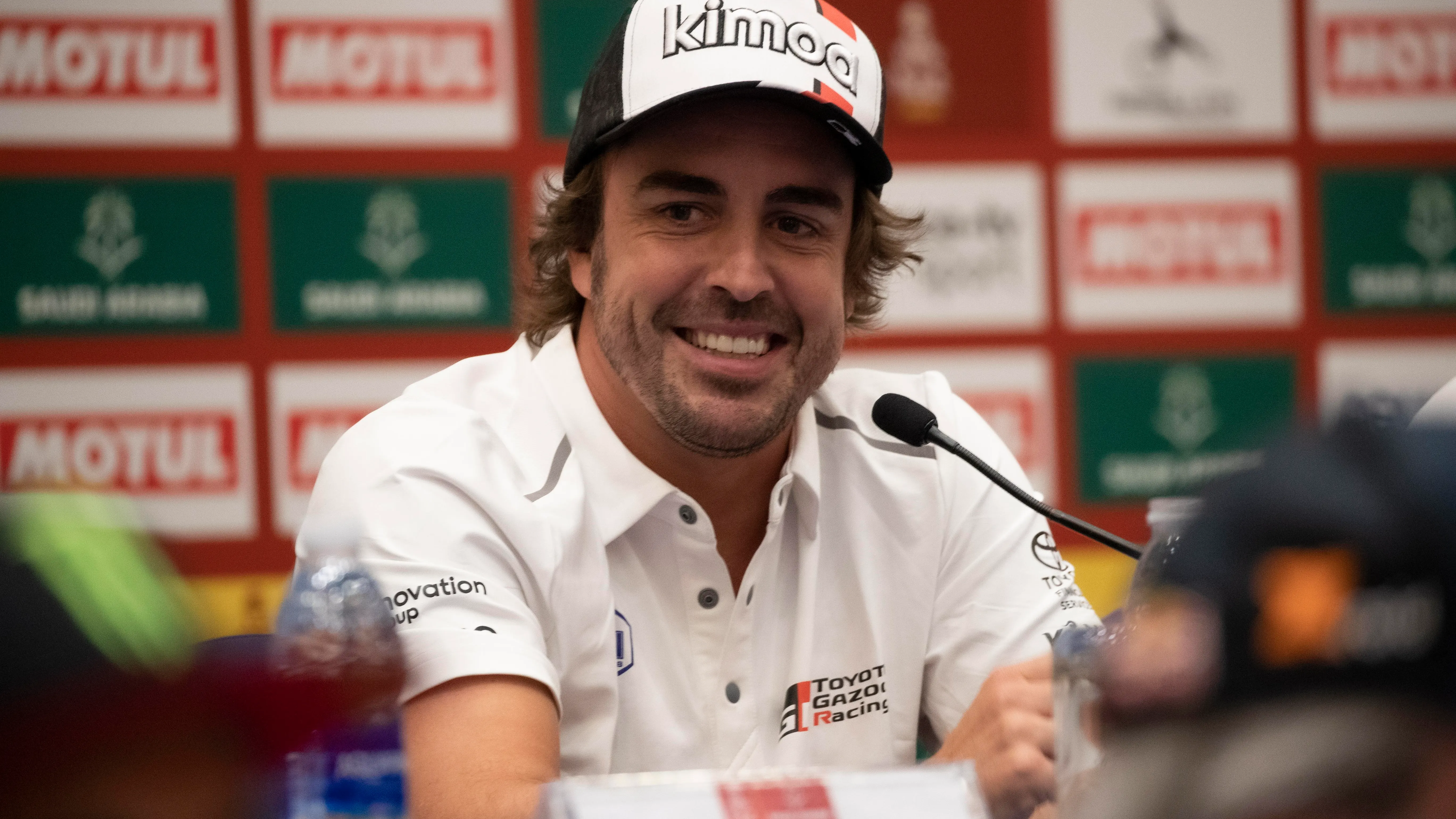 Fernando Alonso durante una rueda de prensa previa al Dakar