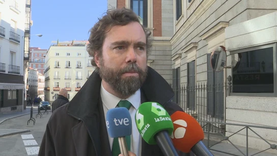 Iván Espinosa de los Monteros hablando con los medios Iván Espinosa de los Monteros hablando con los medios