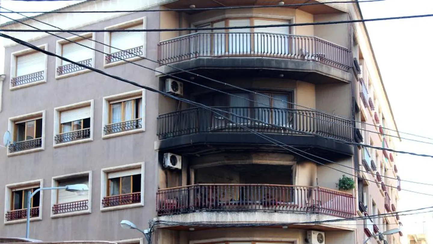 Vista de la vivienda en la que se ha registrado el incendio Vista de la vivienda en la que se ha registrado el incendio