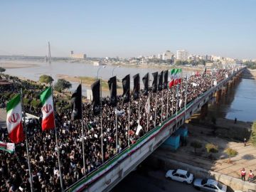 Comienzan los multitudinarios funerales en Irán del comandante Soleimaní Comienzan los multitudinarios funerales en Irán del comandante Soleimaní