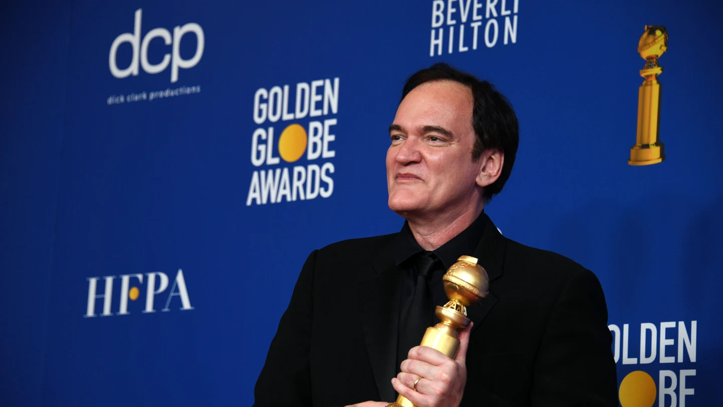 El director Quentin Tarantino posa con su Globo de Oro El director Quentin Tarantino posa con su Globo de Oro