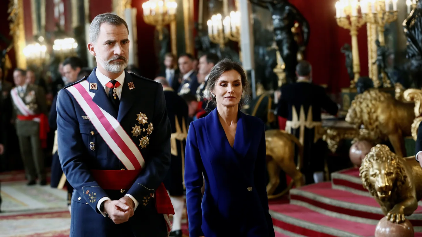 Los reyes abandona el Salón del Trono del Palacio Real Los reyes abandona el Salón del Trono del Palacio Real
