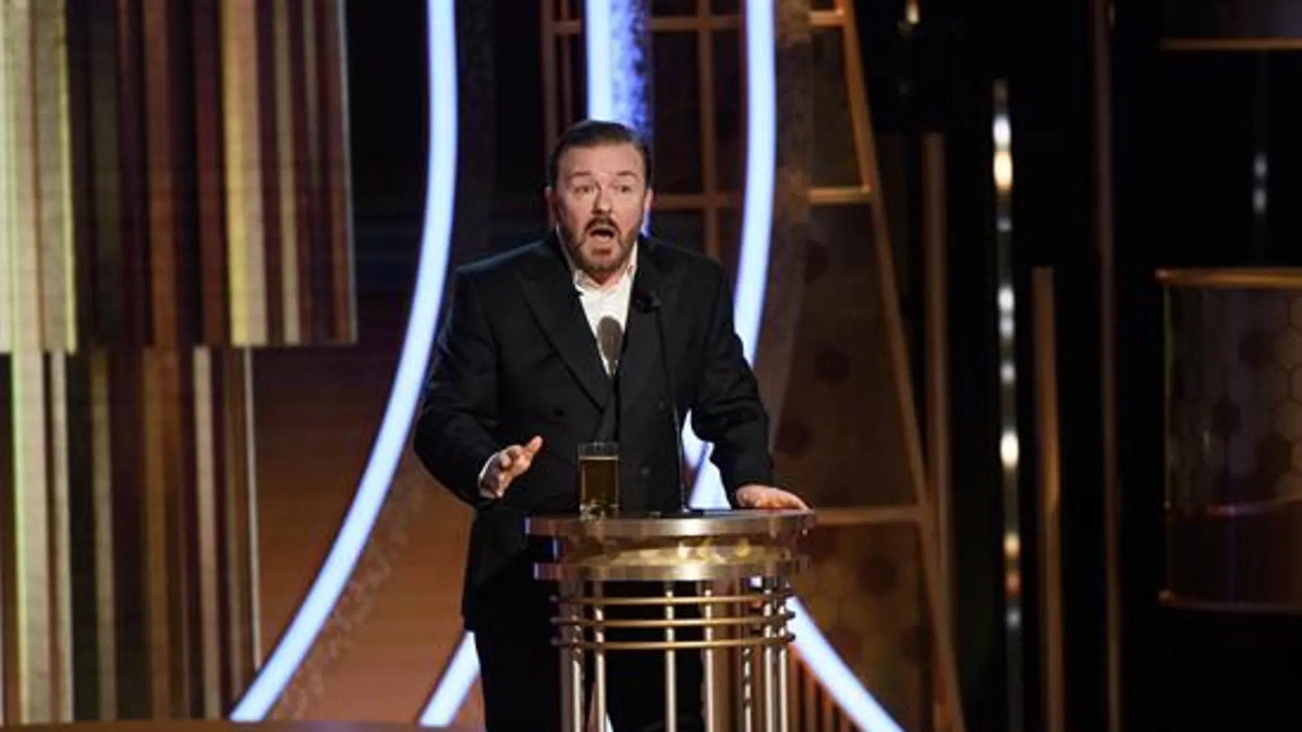 Ricky Gervais durante su discurso de los Globos de Oro 2020