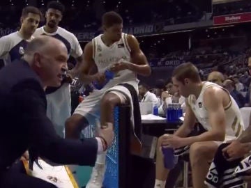 Pablo Laso, en una de sus míticas 'lasinas' Pablo Laso, en una de sus míticas 'lasinas'