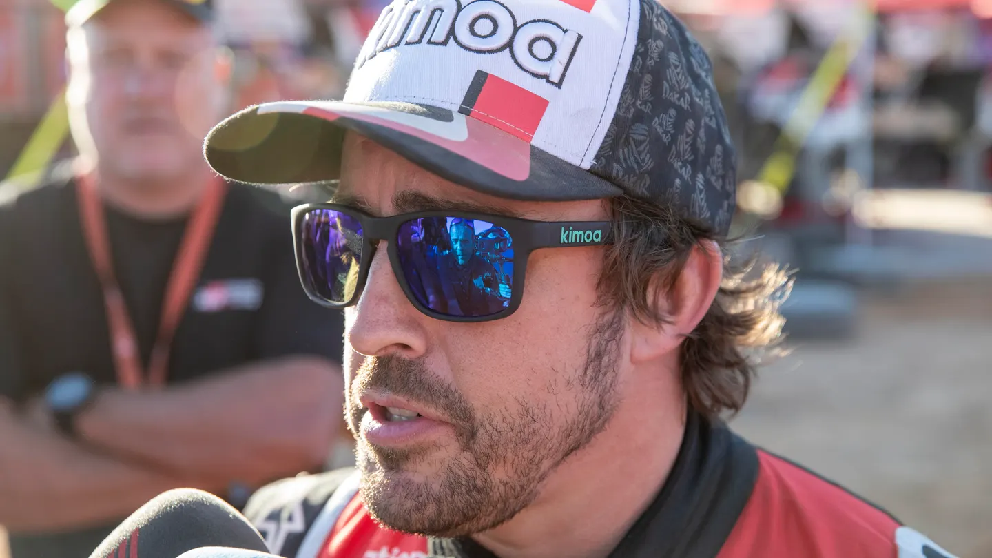 Fernando Alonso atiende a los medios en Arabia Saudí Fernando Alonso atiende a los medios en Arabia Saudí