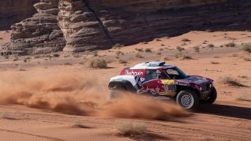 Carlos Sainz, en acción en la etapa 3 del Dakar