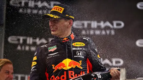 Max Verstappen renueva con Red Bull hasta 2023 Max Verstappen renueva con Red Bull hasta 2023